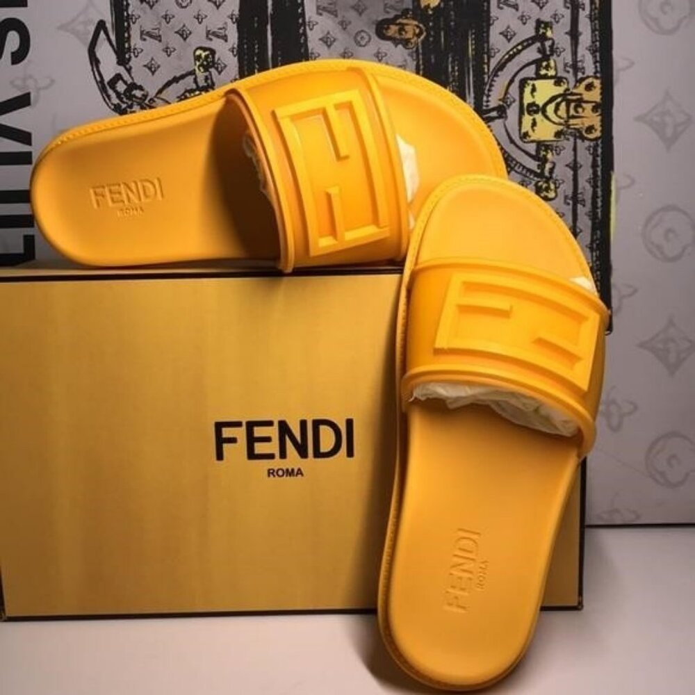 NEW - FENDI Logo-Embossed Baguette Rubber Slide Sandals - Yellow Size US 7